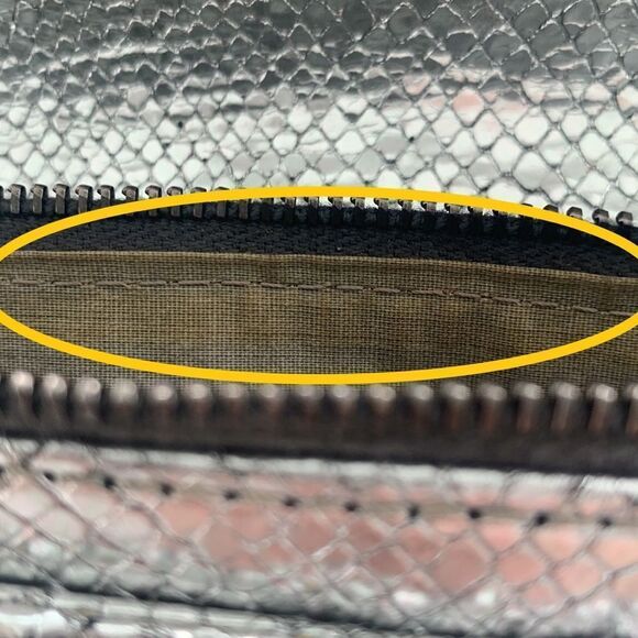 Marc Jacobs Quilted Leather Snakeskin Animal Print Embossed Studded Silver Bag - Picture 12 of 12